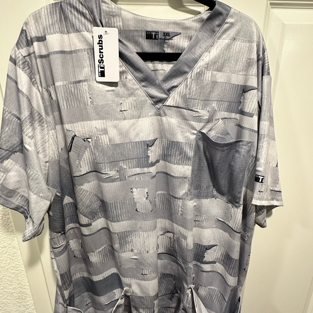 Men's grey nurse scrub top